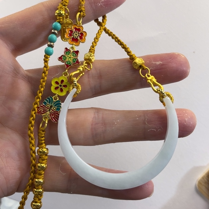 翡翠吊坠(赠链)未镶嵌