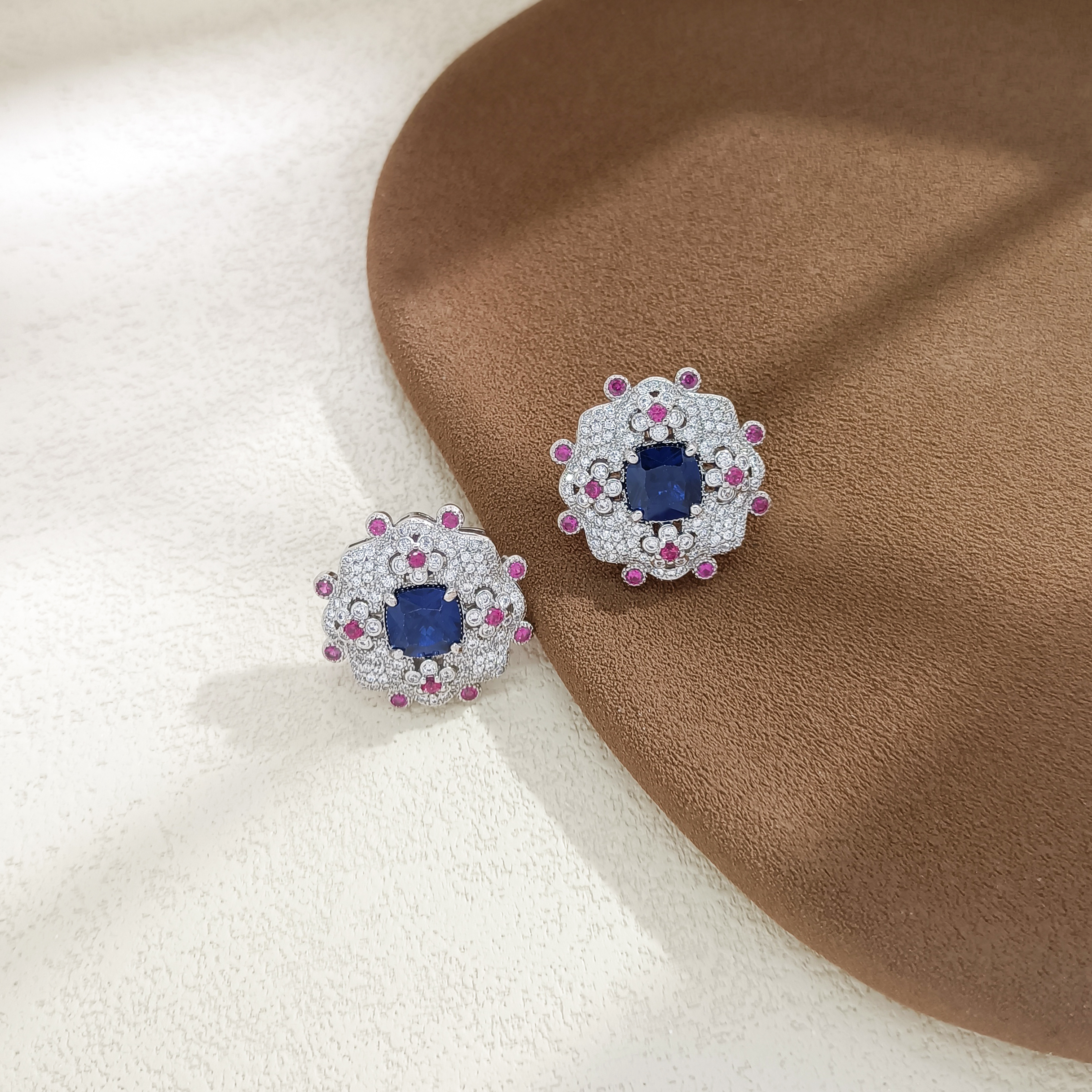 铜合金合成锆石耳饰 VWHL-009391 耳环时尚气质优雅轻奢双面古风