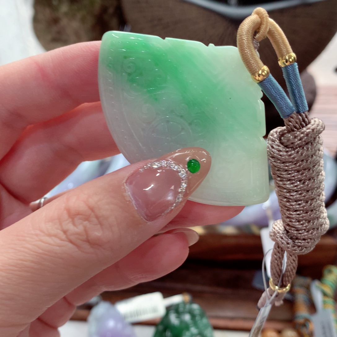 翡翠未镶嵌颈饰吊坠