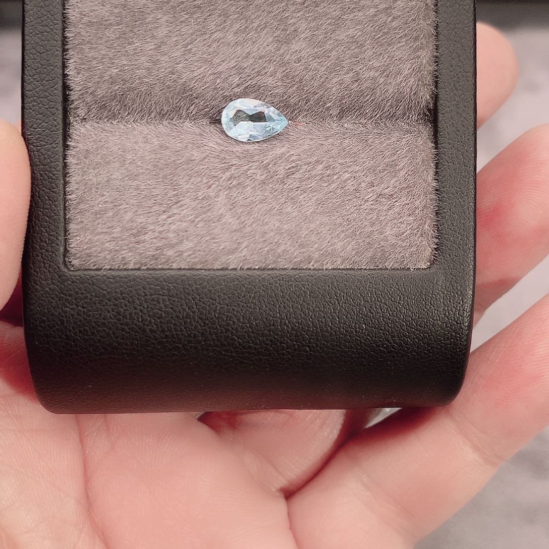 托帕石裸石1克拉晶体干净