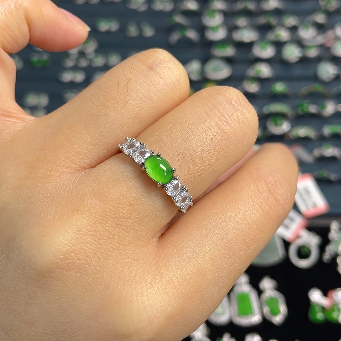 未镶嵌戒指翡翠戒指