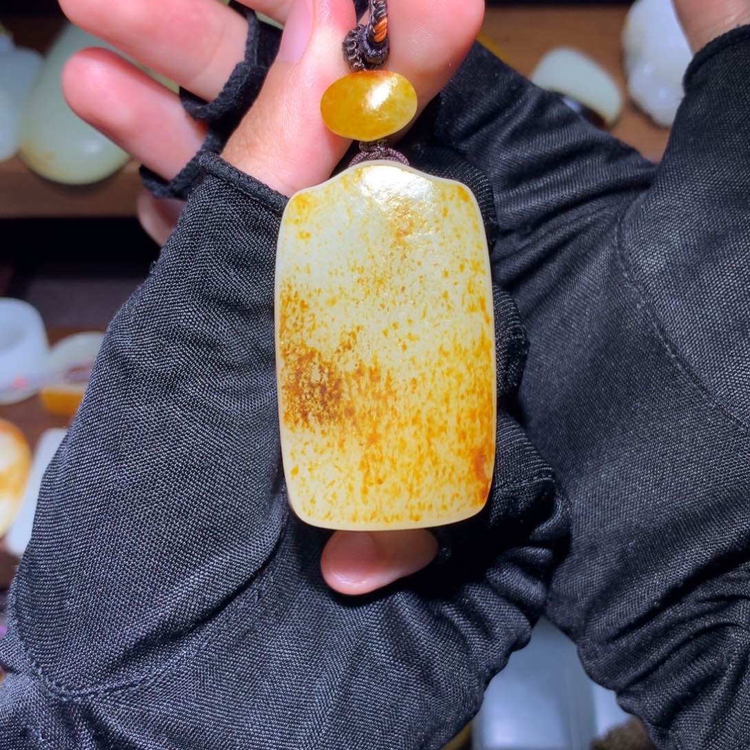 橙***技颈饰未镶嵌和田玉