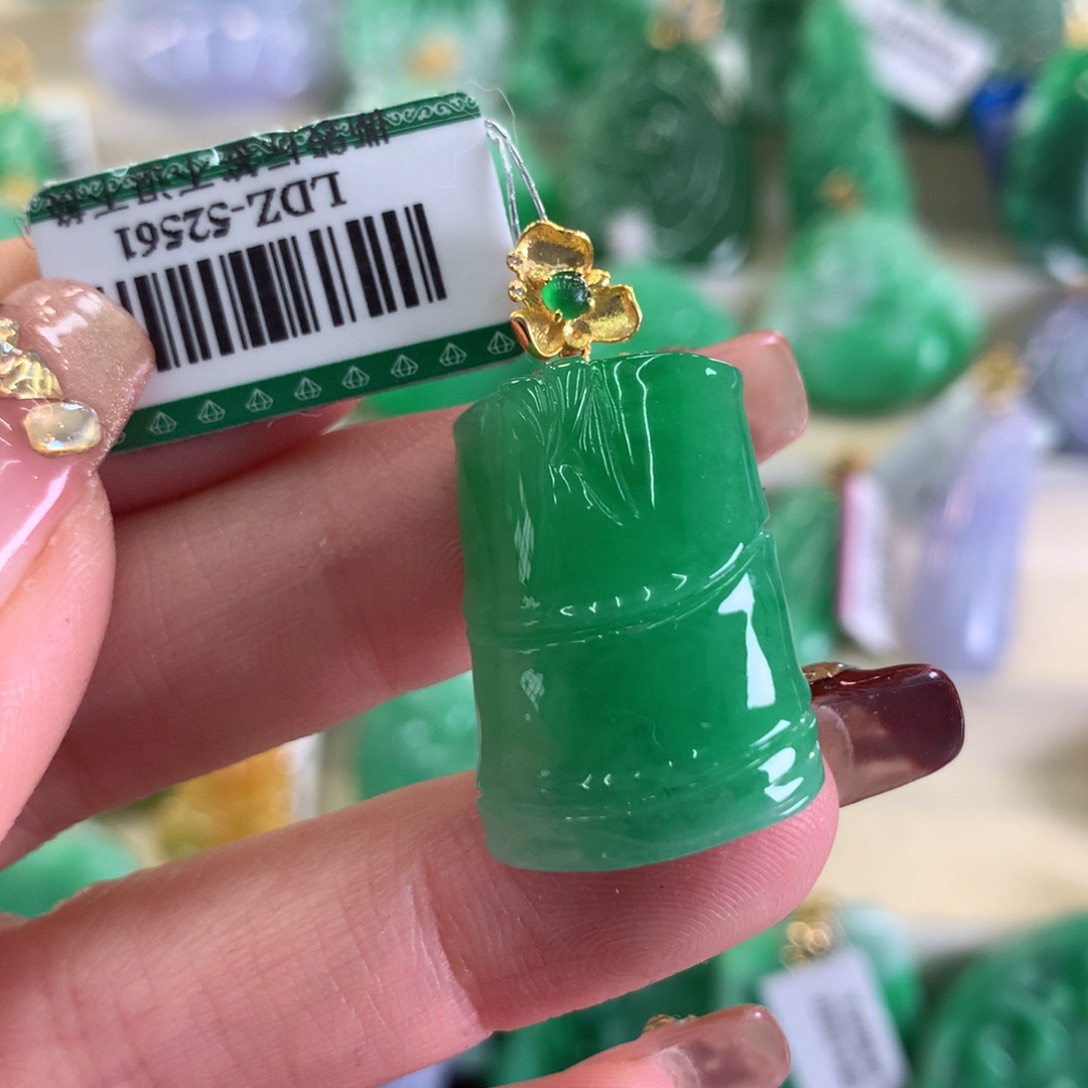 翡翠吊坠(不含链)18K金镶嵌