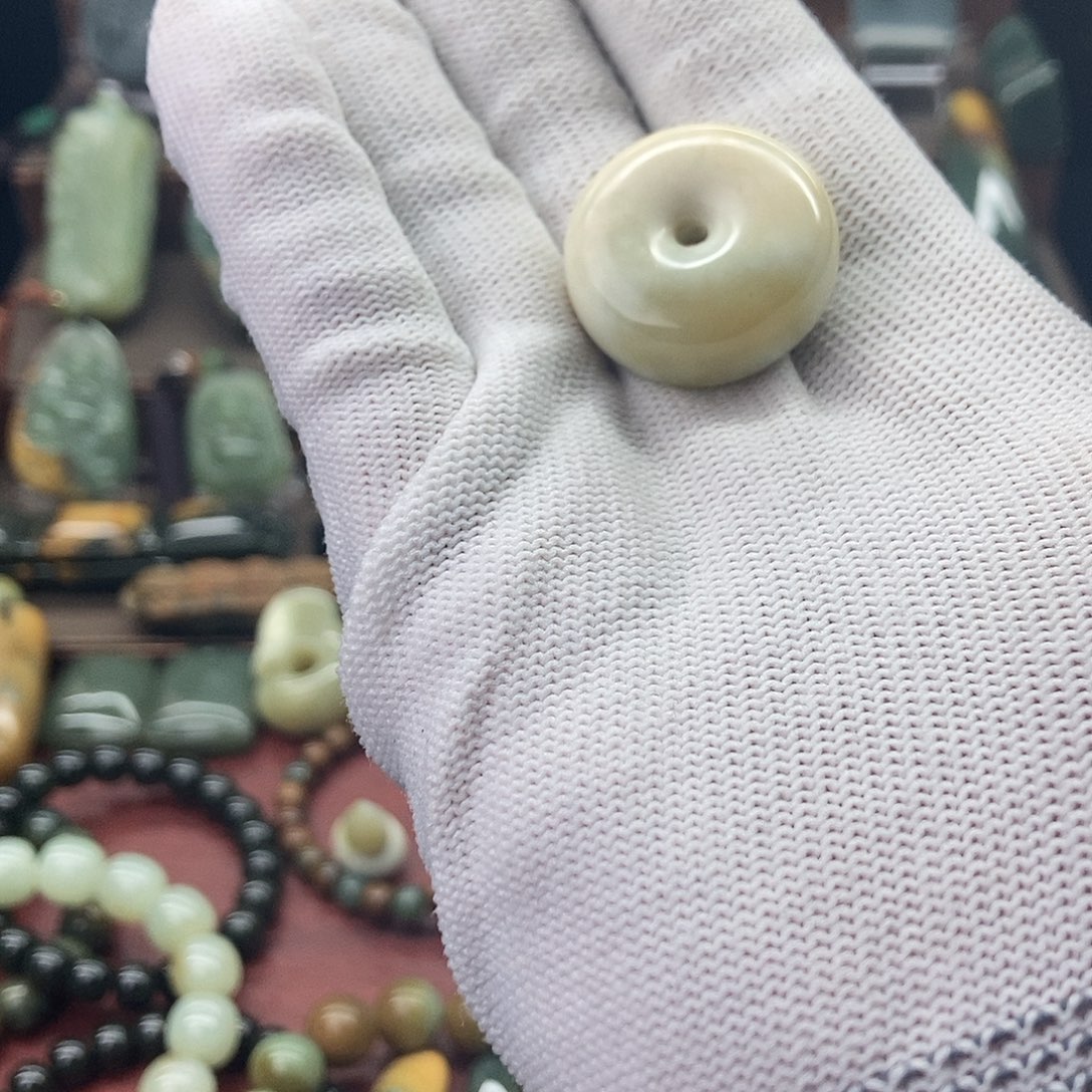 岫岩老玉（透闪石质玉）未镶嵌颈饰