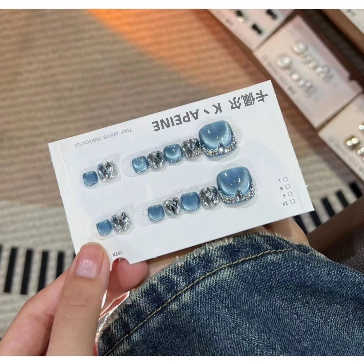 蓝风铃丨纯手工新款贴片爆闪猫眼脚趾甲穿戴甲轻奢显白穿戴脚14片