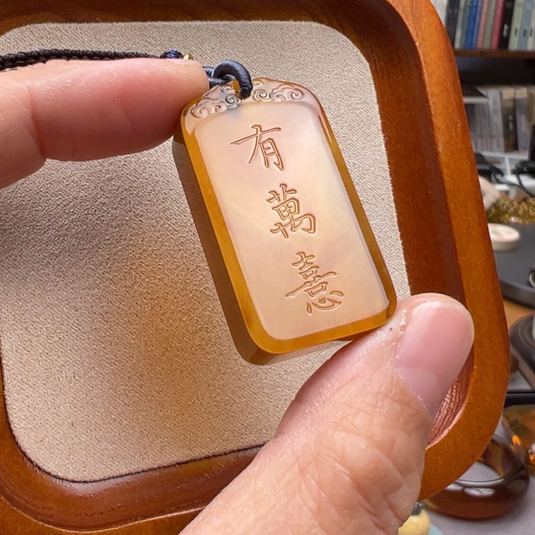 琥珀颈饰未镶嵌有万喜