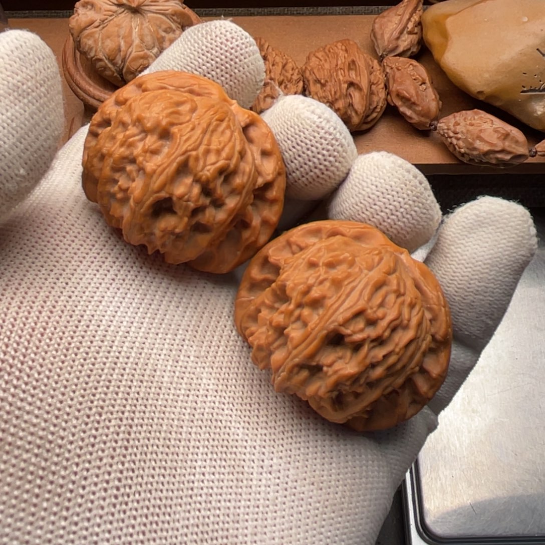 吊坠文玩核桃闷白