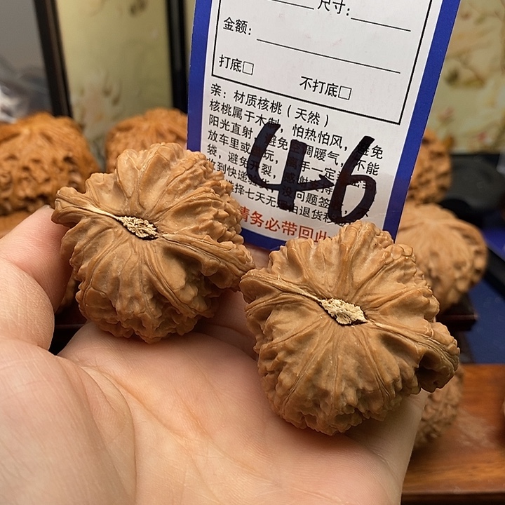 ****️吊坠桃核白狮子头46