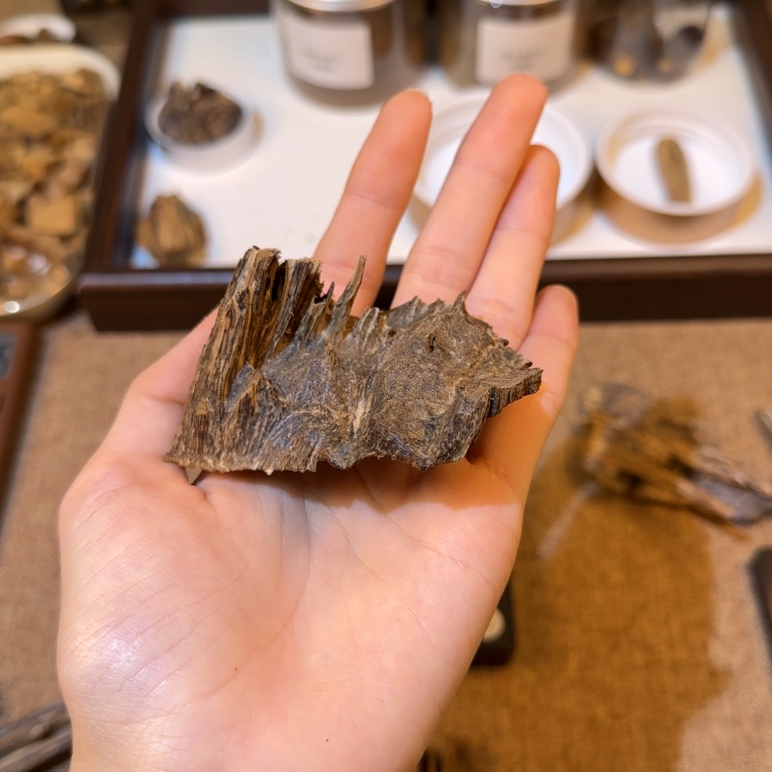 沉香香港吊口7.5克