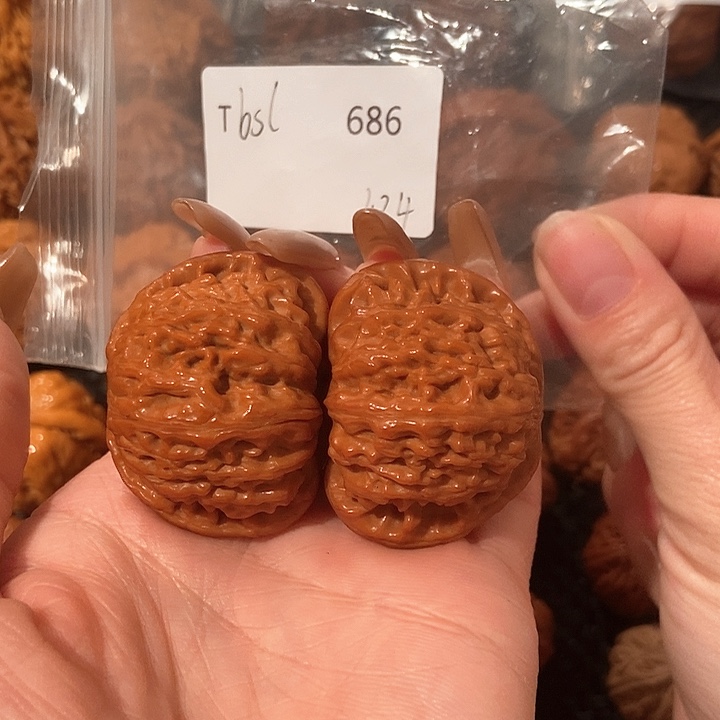 文玩核桃吊坠闷白43.2