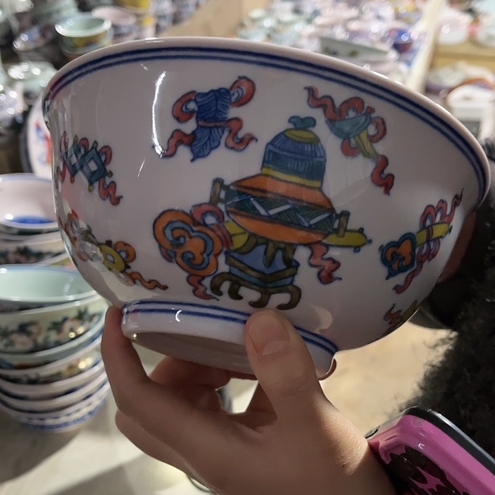 瓷片//////直径20厘米。红西西。