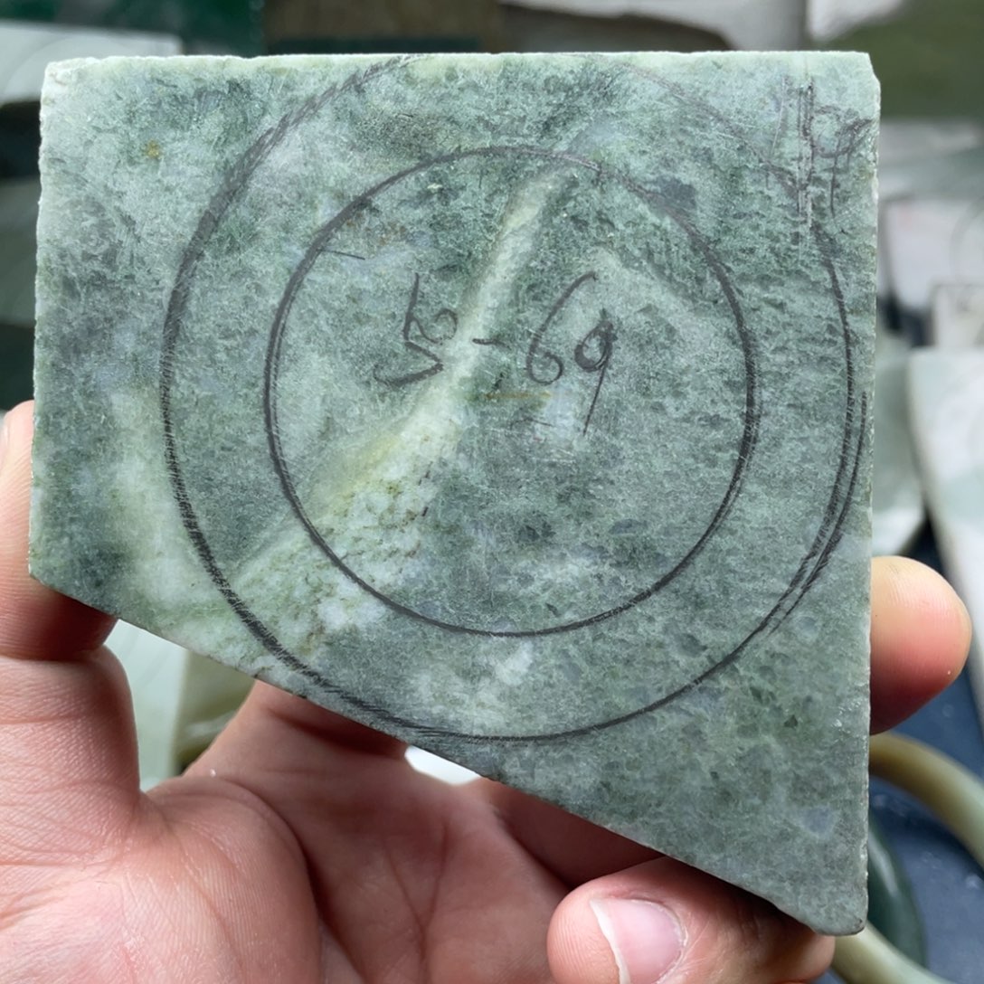 独山玉未镶嵌珠宝奇石定制手镯