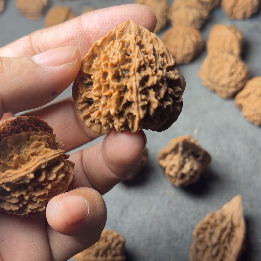 ****郭吊坠文玩核桃刺龙