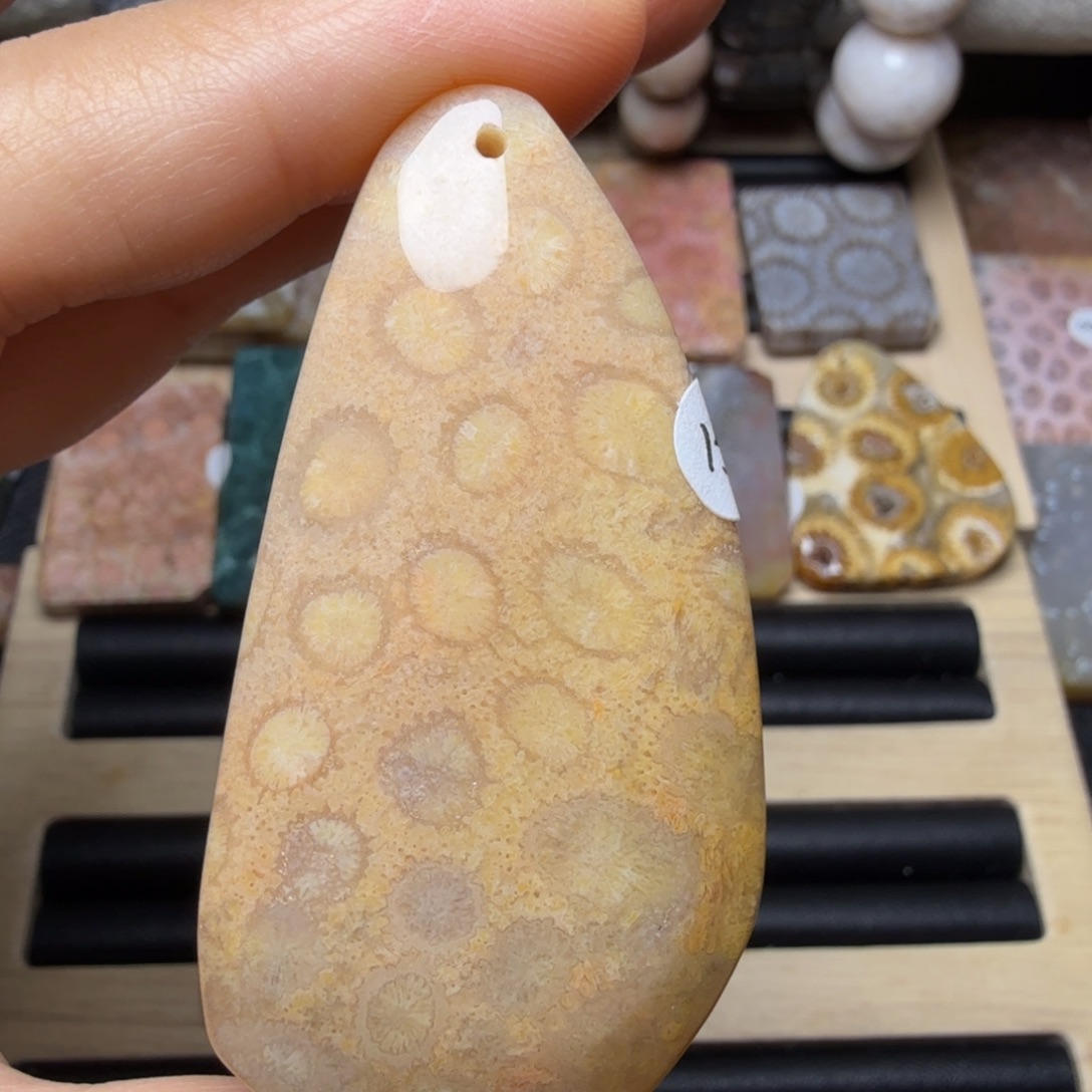 硅化玉未镶嵌橘粉黄，全玉透