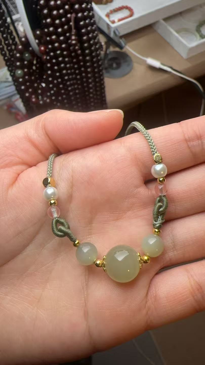 【上新了故宫】和田玉12mm左右圆珠吊坠