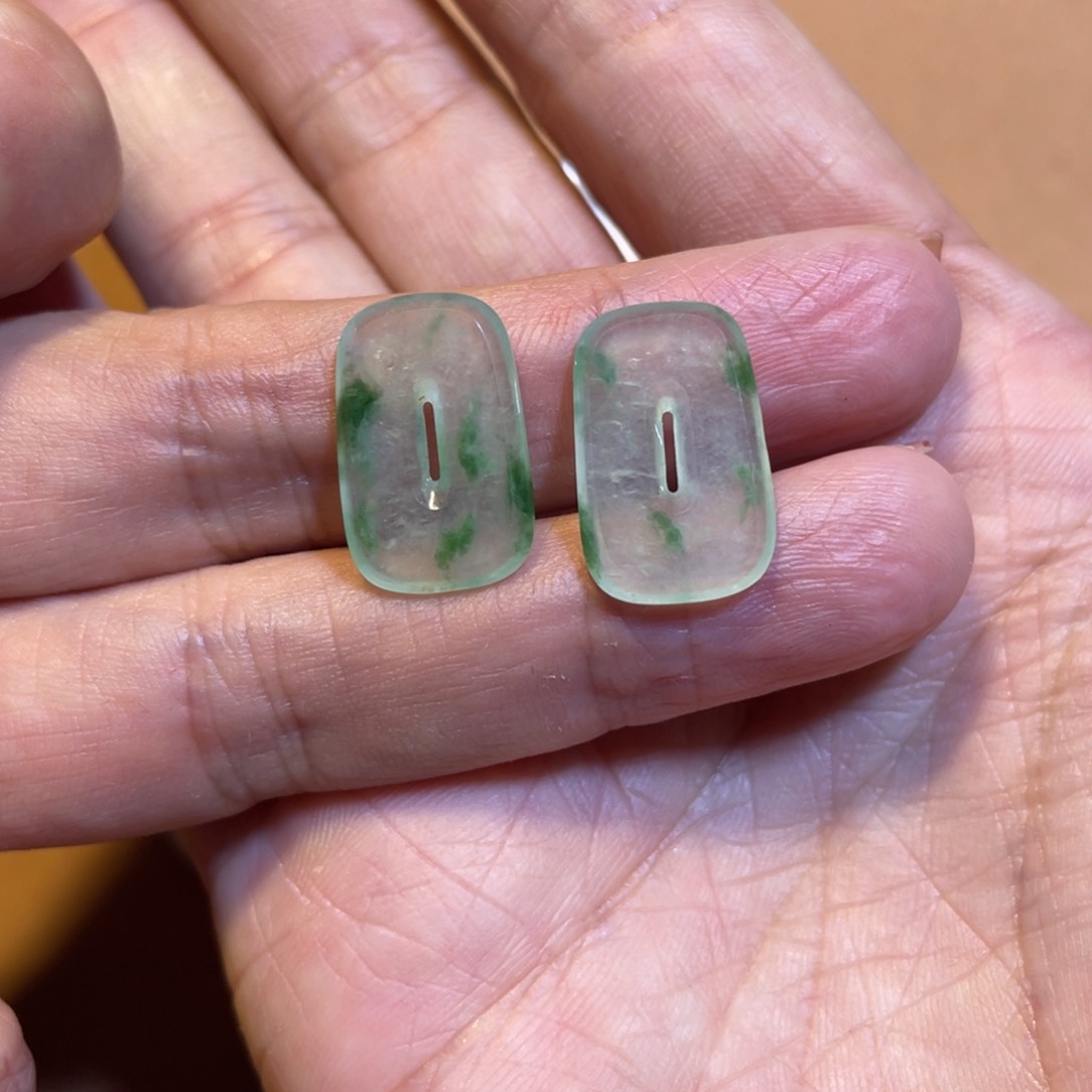 翡翠颈饰未镶嵌方扣