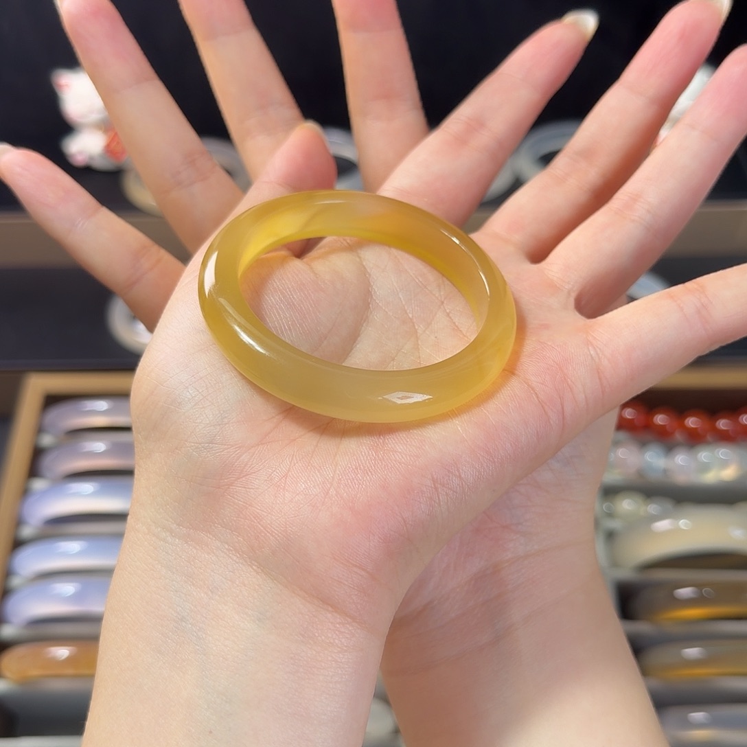 二***半玛瑙/玉髓未镶嵌手镯