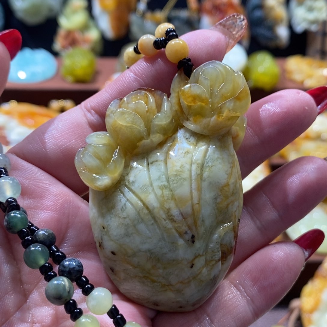 蛇纹石玉颈饰未镶嵌