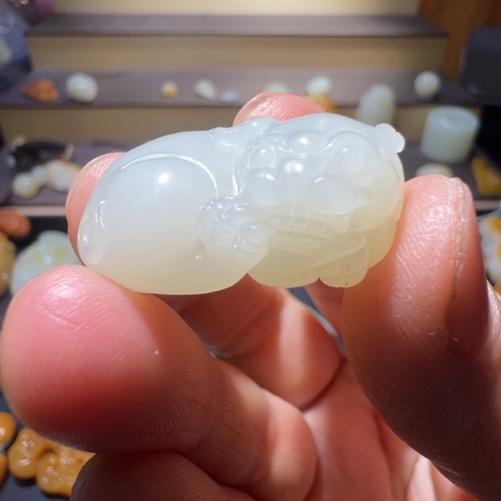 小***摊和田玉未镶嵌颈饰