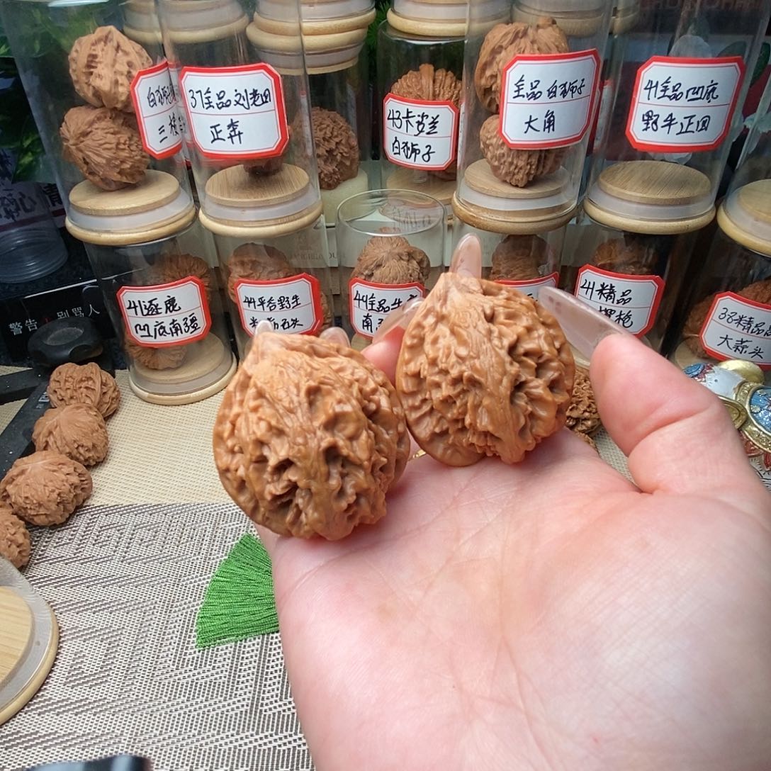 乔***.文玩核桃把件独尊……