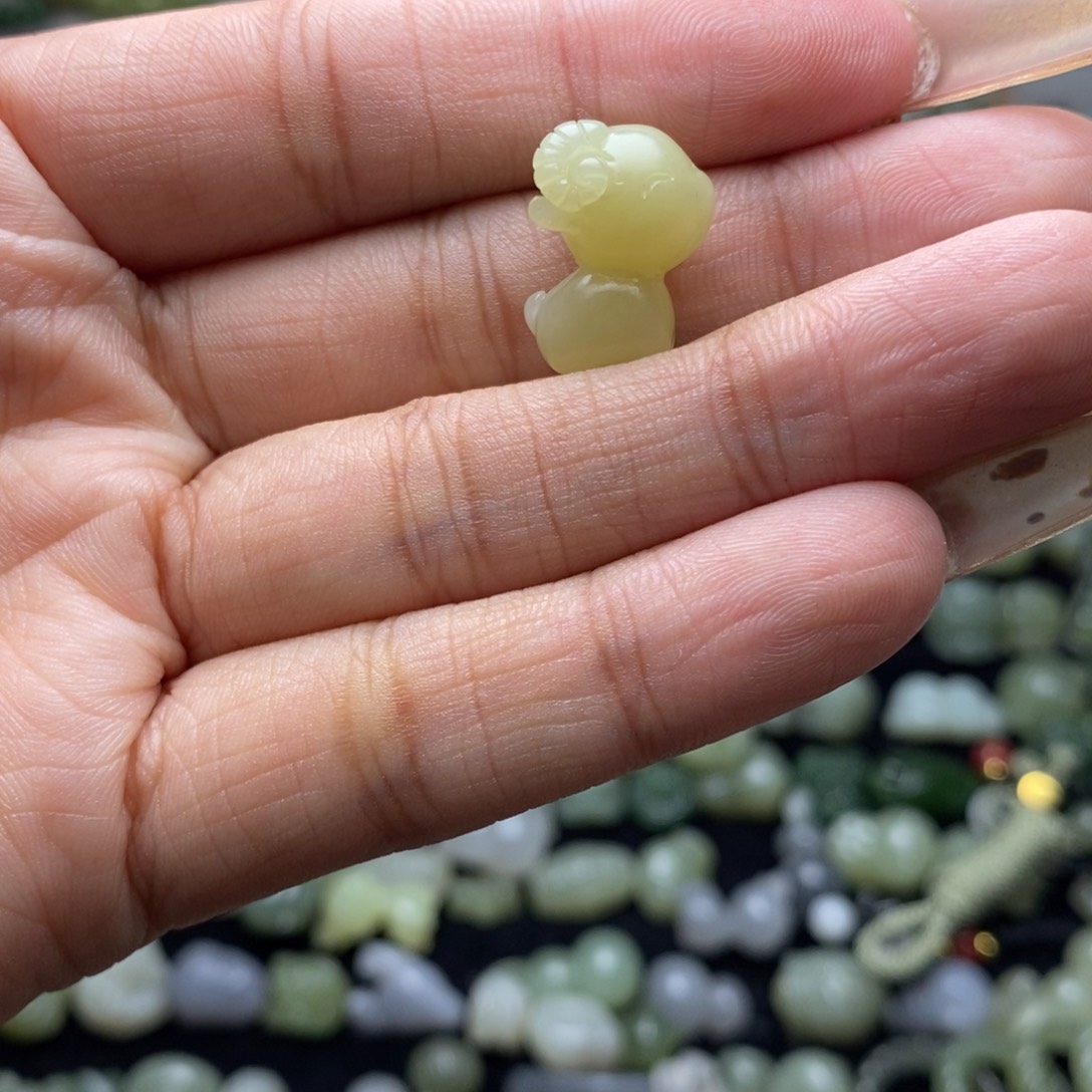 F****和田玉未镶嵌颈饰