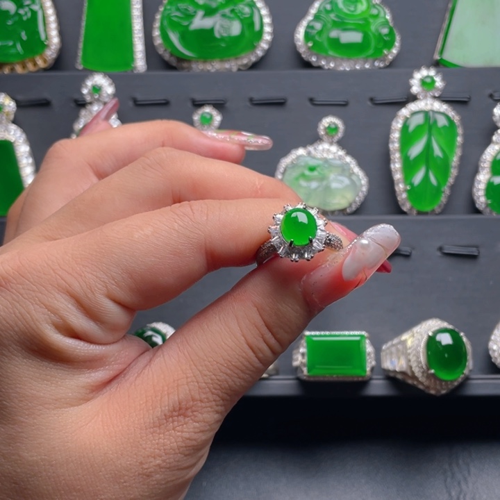 翡翠戒指未镶嵌翡翠戒指