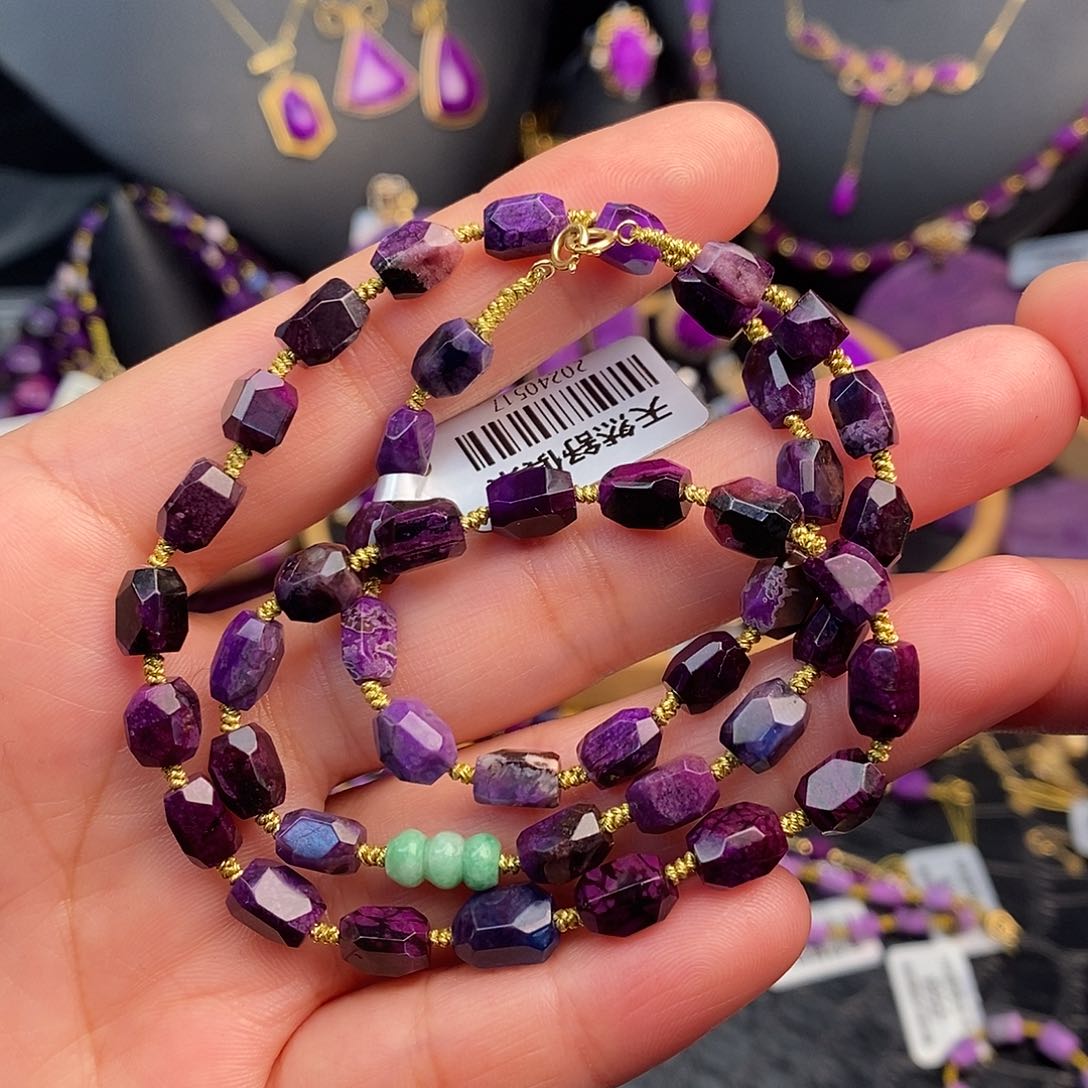 18K金镶嵌苏纪石（舒俱来）项链