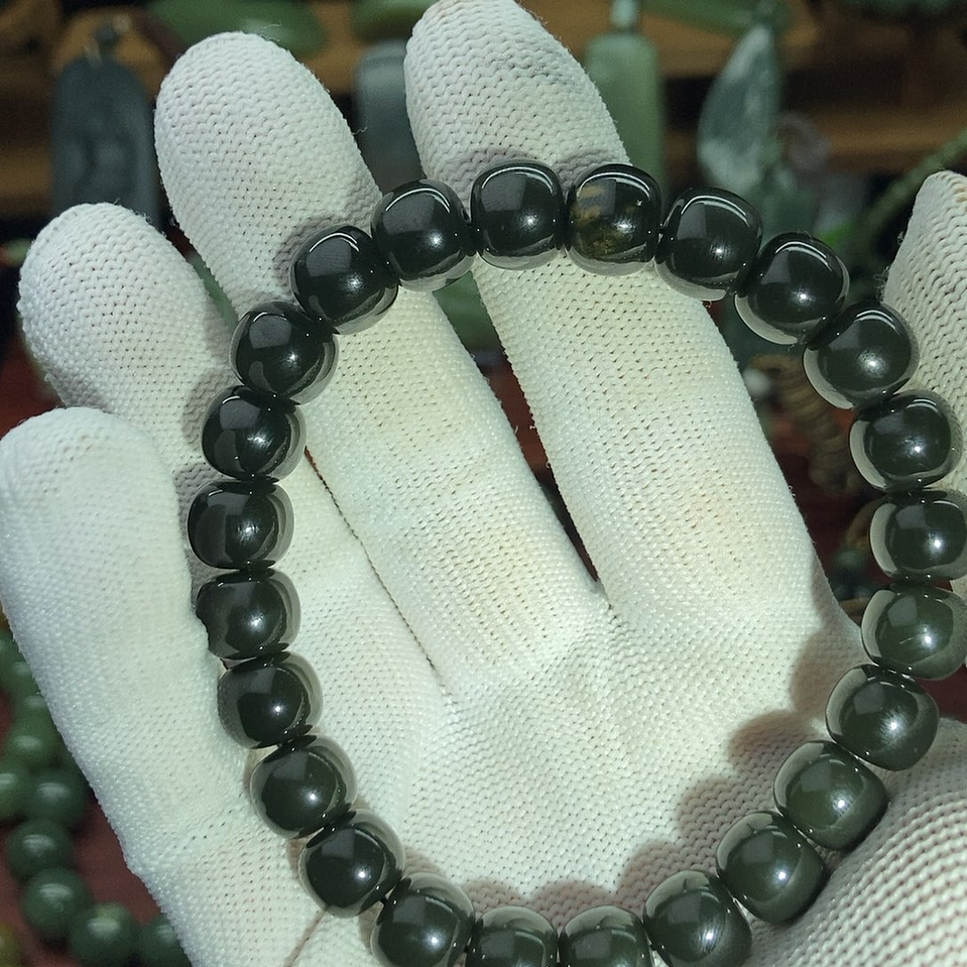 岫岩河磨玉（透闪石质玉）未镶嵌手链