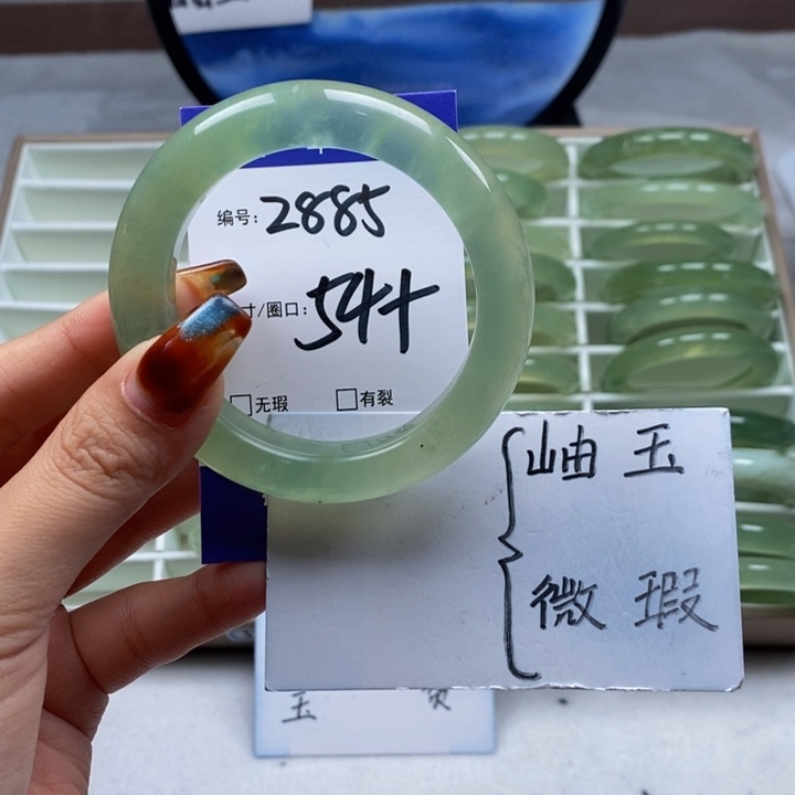 蛇纹石玉手镯未镶嵌