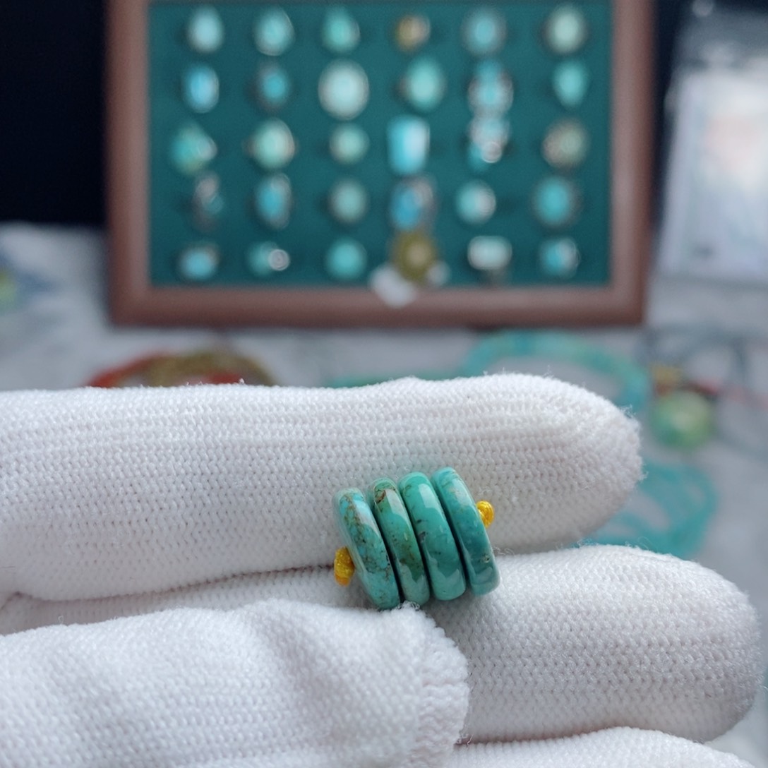 绿松石颈饰未镶嵌