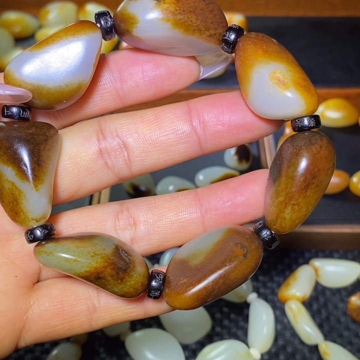 和田玉未镶嵌手串