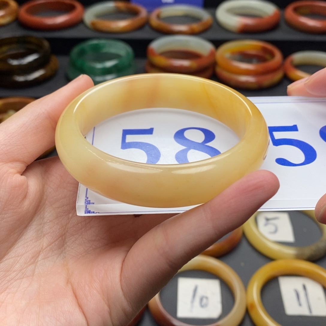 石英质玉（黄龙玉）手镯未镶嵌