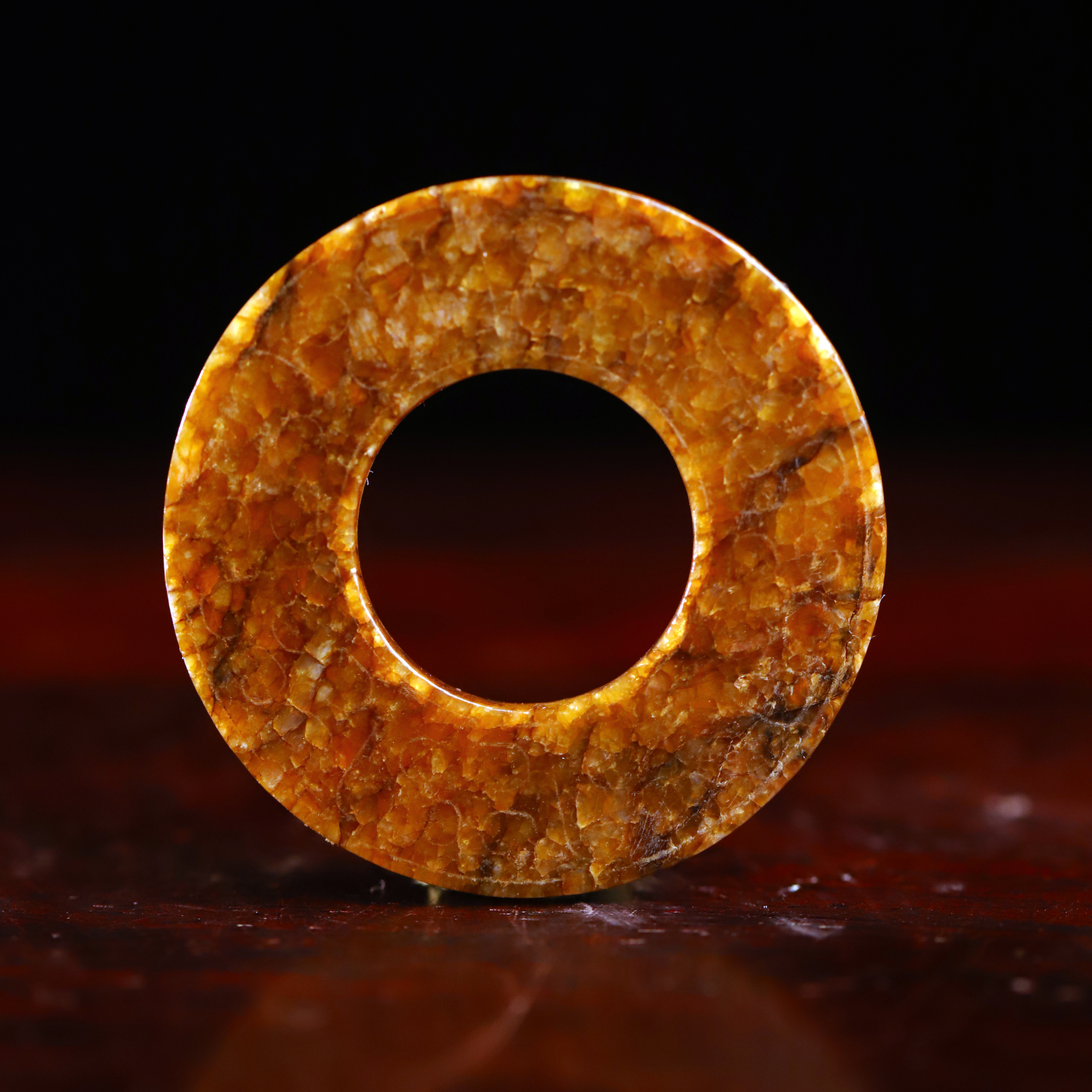 明代和田玉刻纹玉璧