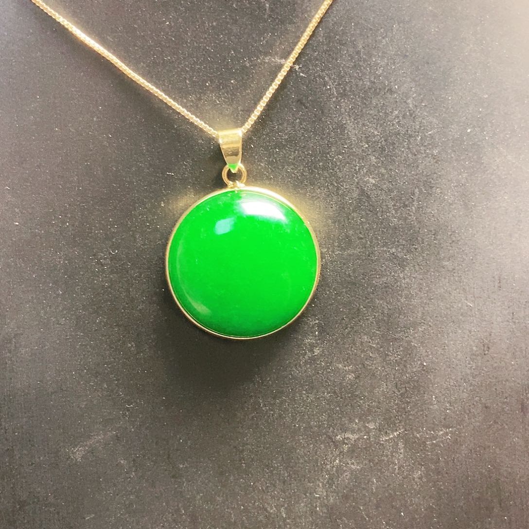 翡翠18K金镶嵌颈饰吊坠