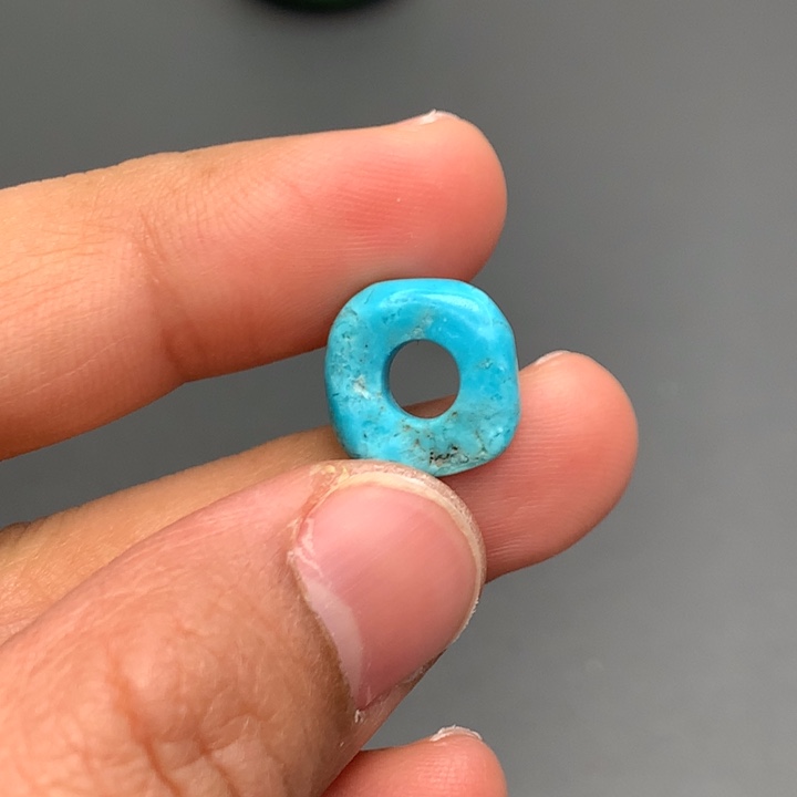 绿松石颈饰未镶嵌