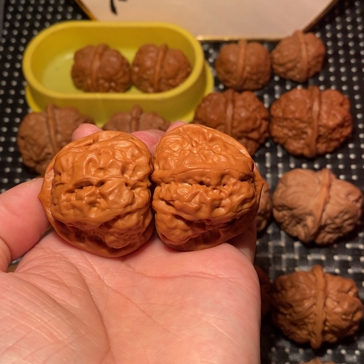 睿***文玩核桃把件细腰大八腿