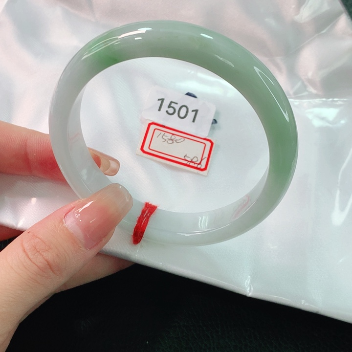 翡翠未镶嵌手镯天**少天然翡翠手镯01