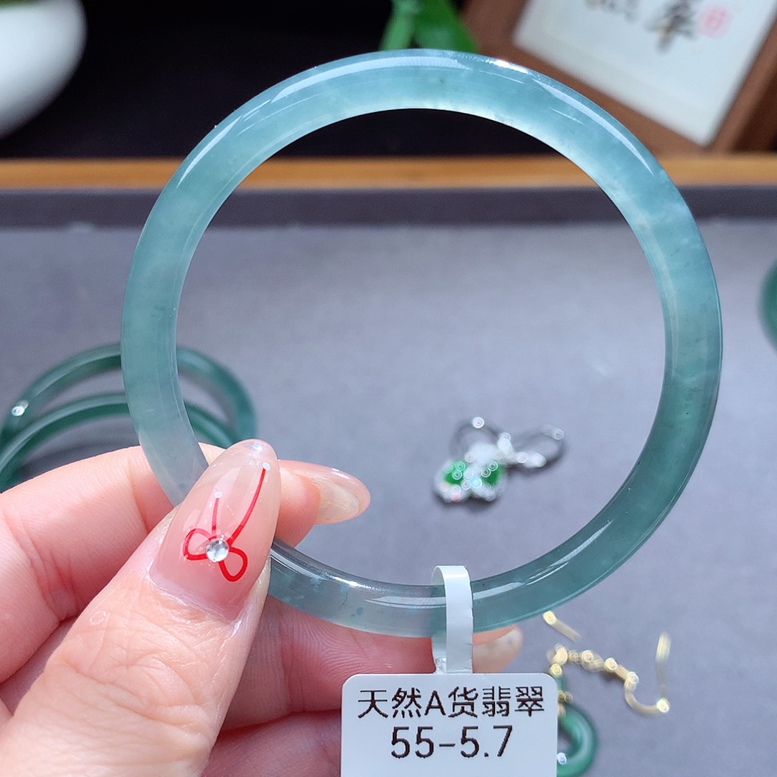 翡翠手镯（圆镯）未镶嵌