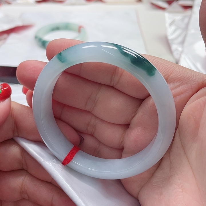 翡翠手镯（圆镯）未镶嵌缅甸翡翠手镯57圈