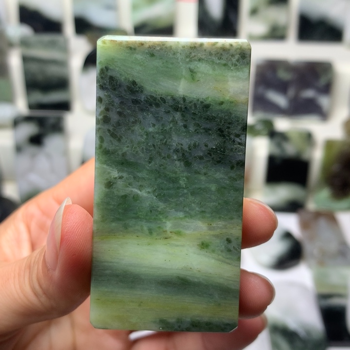 独山玉未镶嵌颈饰