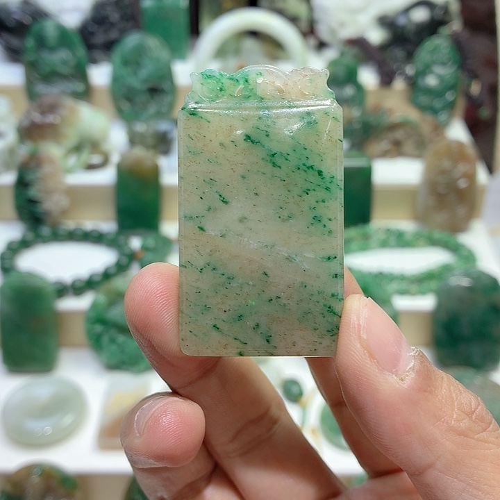 独山玉未镶嵌颈饰厚度7.8