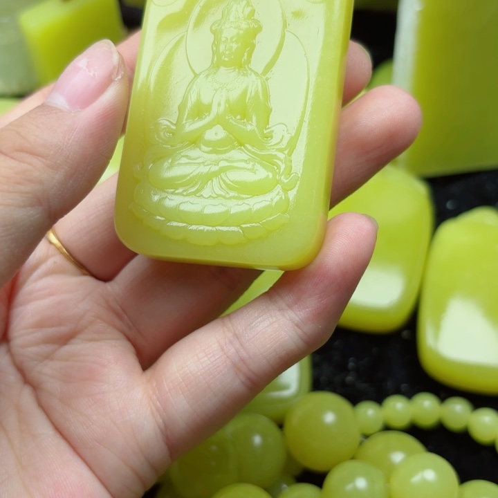 大****布新疆黄玉观音牌