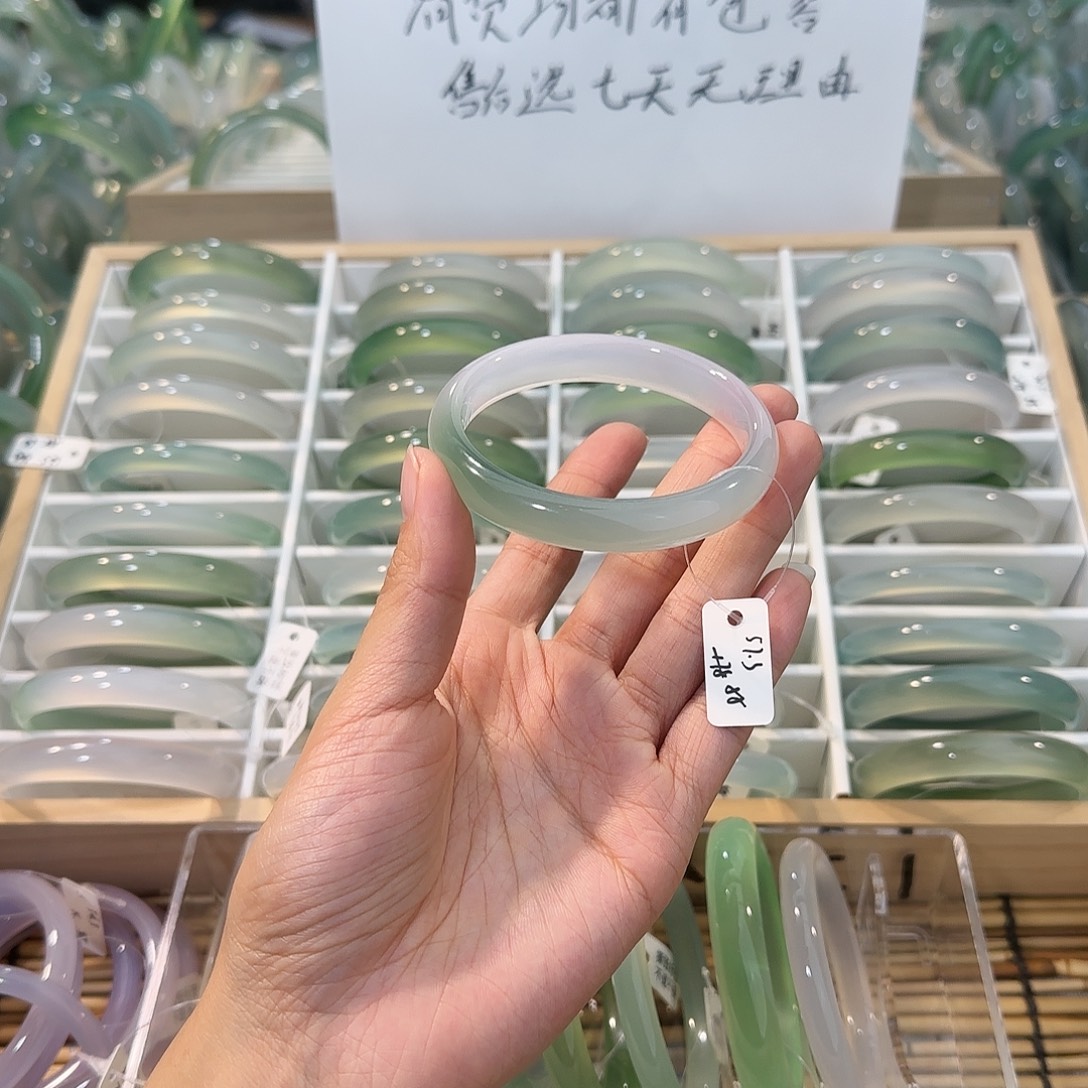 玛瑙/玉髓未镶嵌手镯圈口57.3