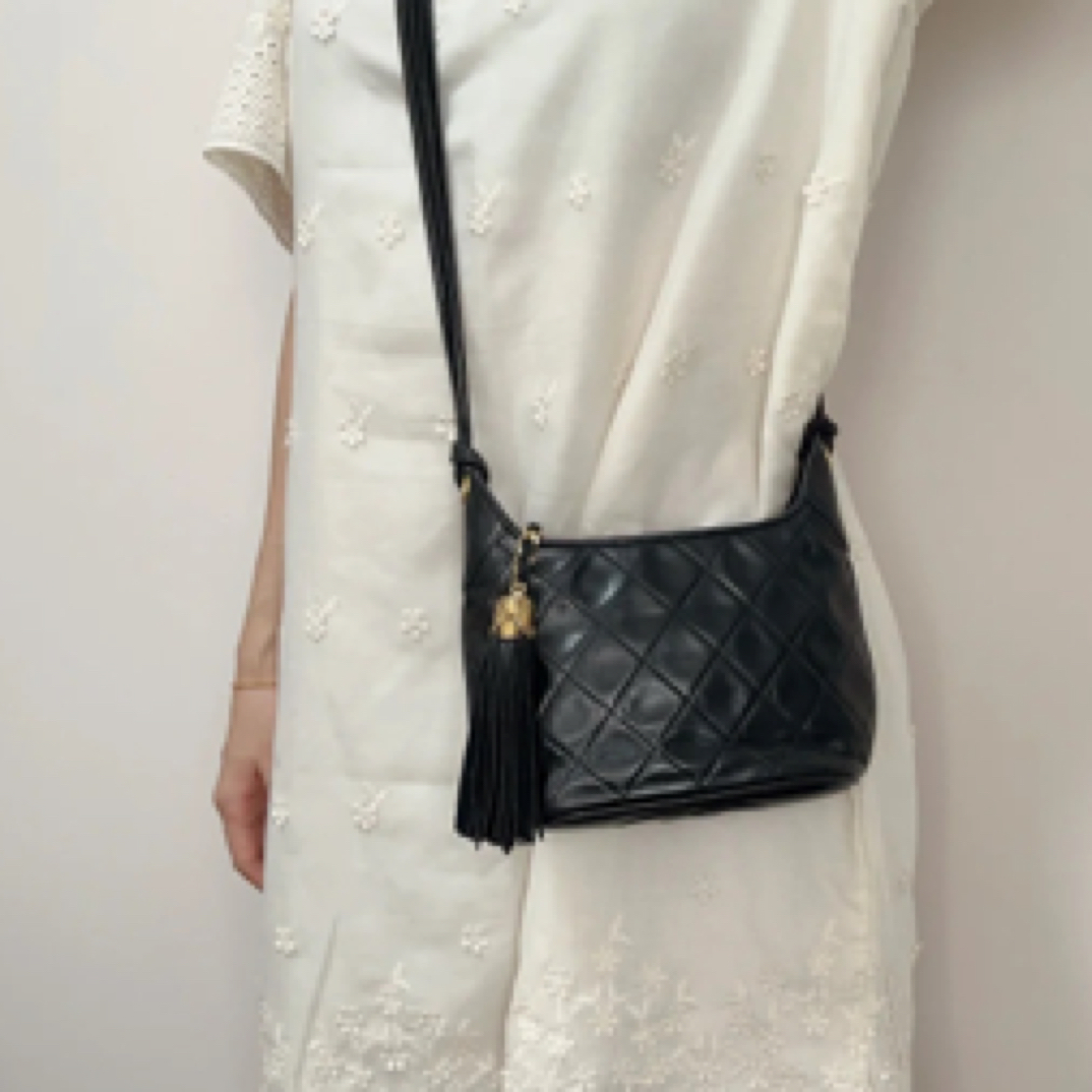 95新 Chanel/香奈儿 黑色流苏黑色流苏吊坠hobo羊皮单肩包/98211