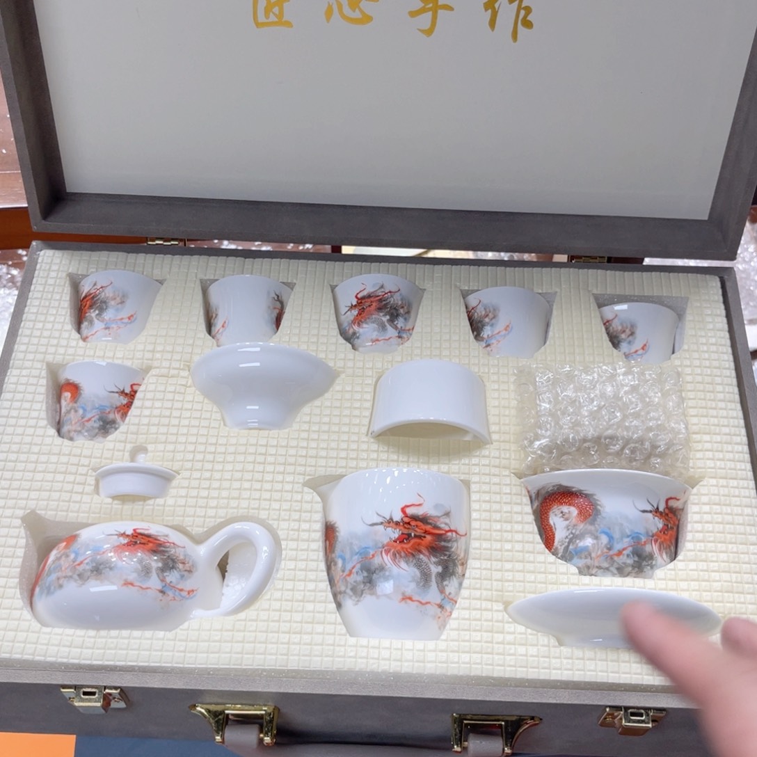 孤品茶具套装等。          
