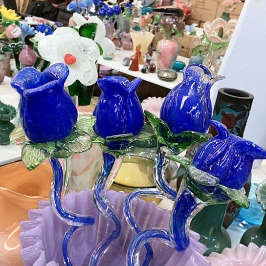 琉璃花瓶高45厘米宽9厘米