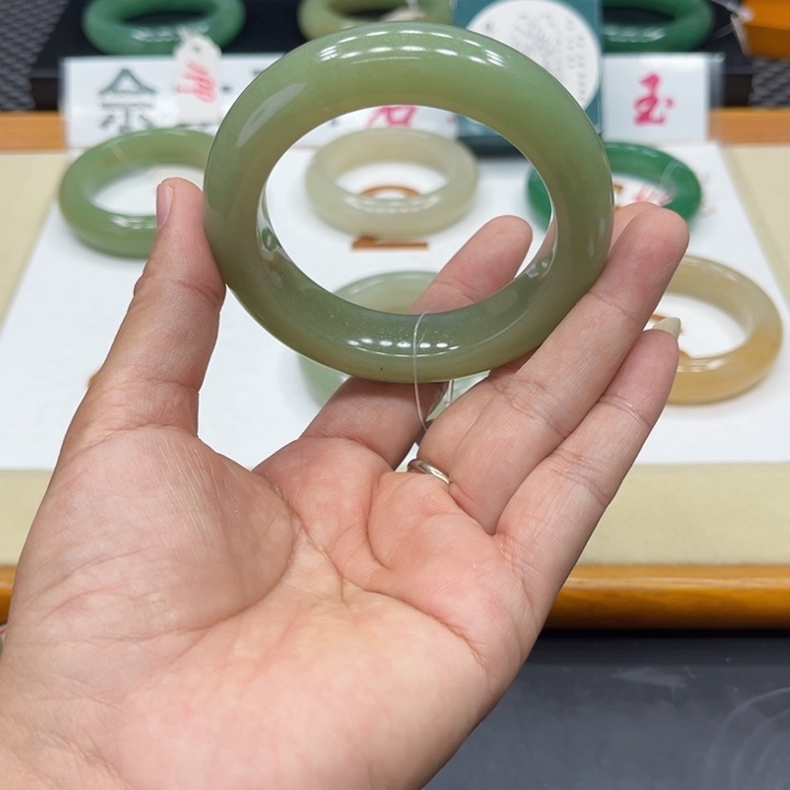 未镶嵌手镯石英质玉没*气