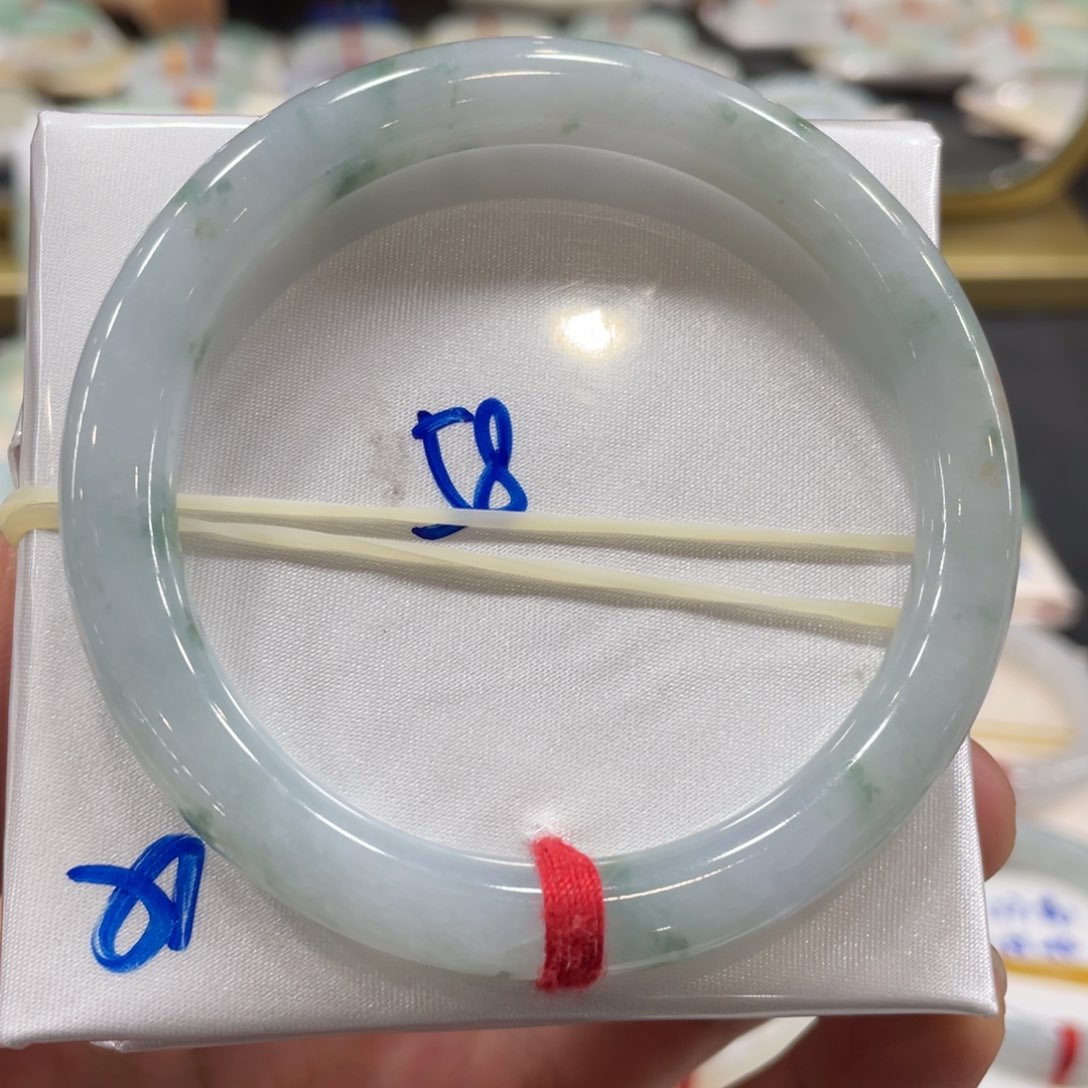 翡翠手镯未镶嵌翡翠手镯