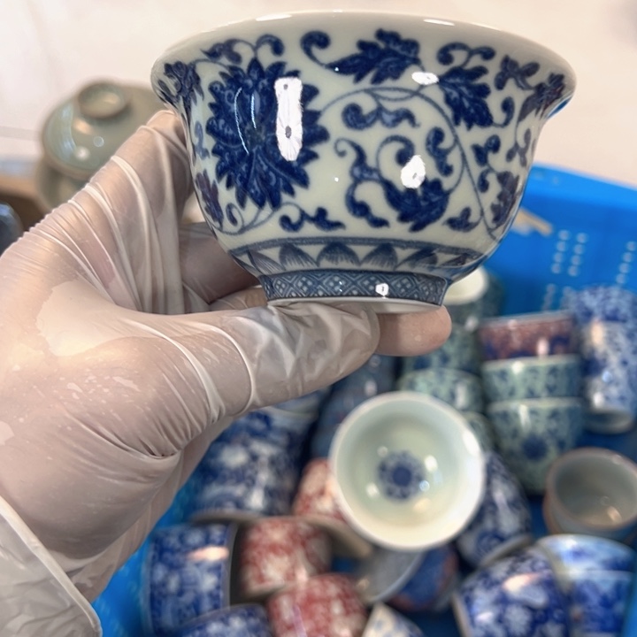 瓷片白青花缠枝莲压手杯我暇