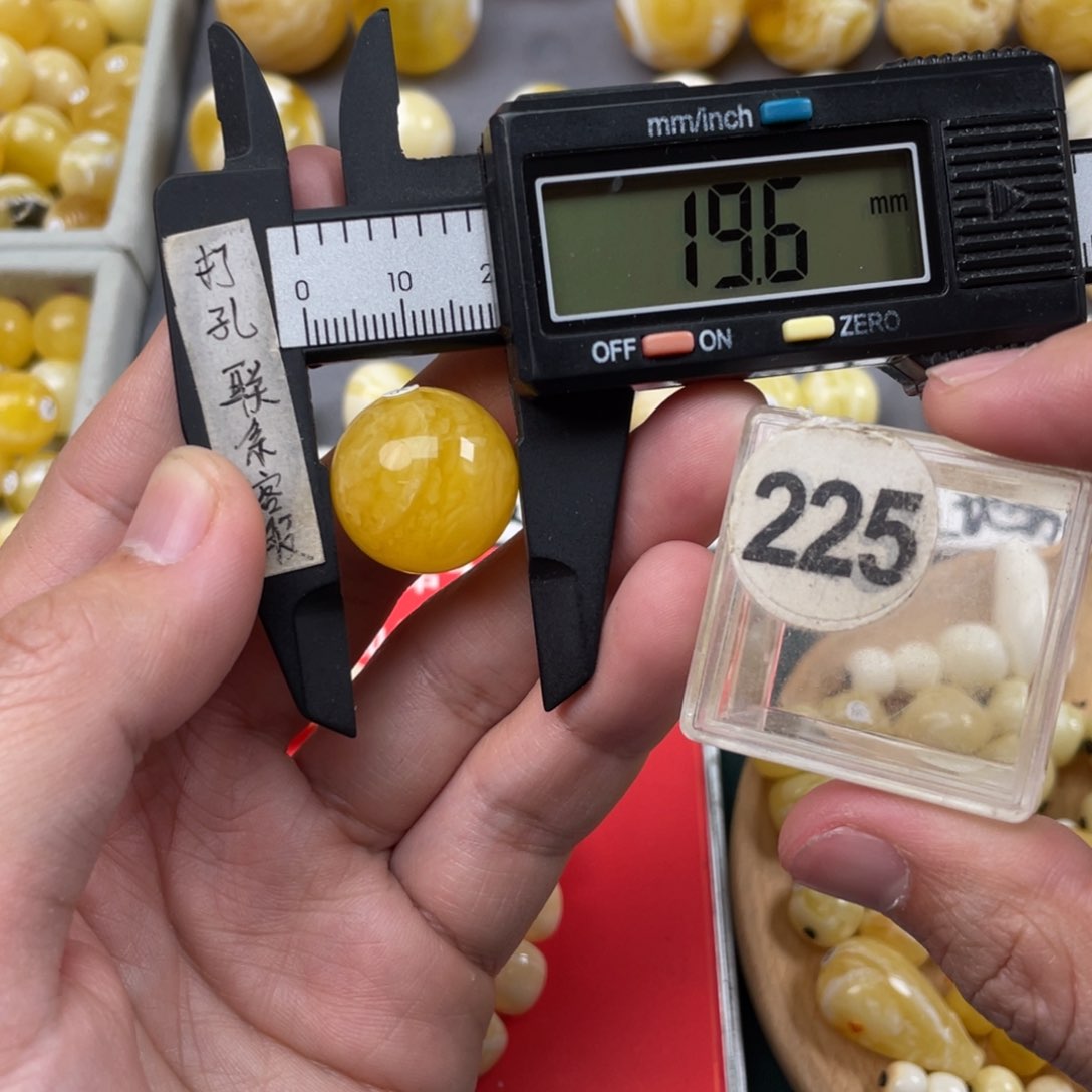 蜜蜡珠宝奇石未镶嵌